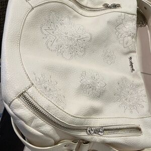 Desigual purse beautiful white leather.
